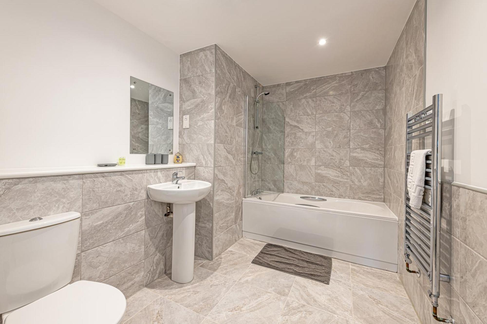 Gospel Heights Luxury Apartments With Parking 헤즈월 외부 사진